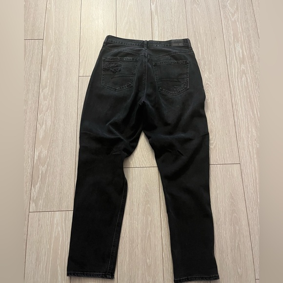 Distressed Mom Jeans American Eagle - Picture 2 of 3